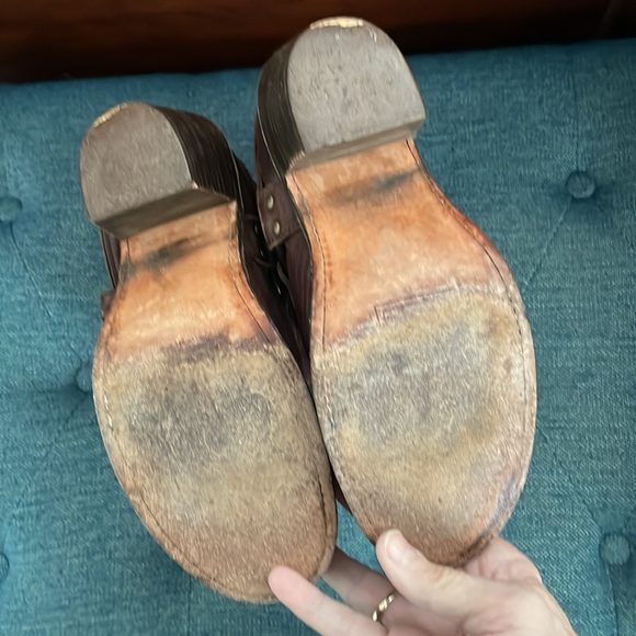 Frye distressed leather engineer boots in great condition! - Picture 6 of 8